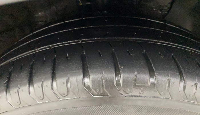 2021 Hyundai Verna S PLUS 1.5 VTVT, Petrol, Manual, 25,607 km, Right Front Tyre Tread