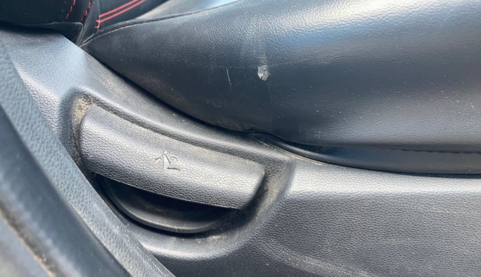 2019 Hyundai Grand i10 MAGNA 1.2 KAPPA VTVT, CNG, Manual, 79,602 km, Driver Side Adjustment Panel