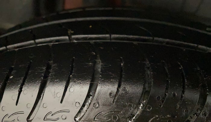 2017 Maruti Dzire ZXI AMT, Petrol, Automatic, 1,00,249 km, Right Rear Tyre Tread
