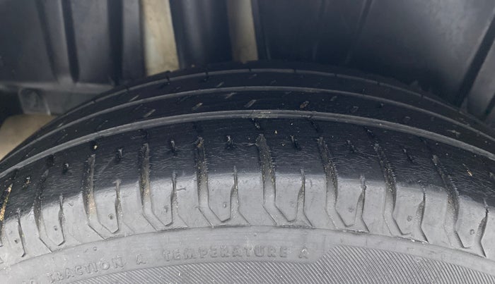 2020 Maruti Ertiga VXI CNG, CNG, Manual, 56,473 km, Right Rear Tyre Tread