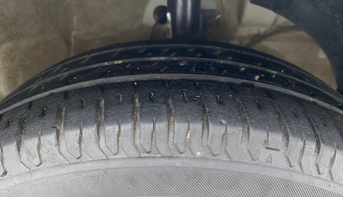2020 Maruti Ertiga VXI CNG, CNG, Manual, 56,473 km, Right Front Tyre Tread