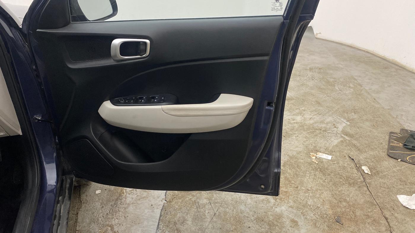 2022 Hyundai VENUE SX 1.0 (O) TURBO IMT, Petrol, Manual, 19,510 km, Driver Side Door Panels Control