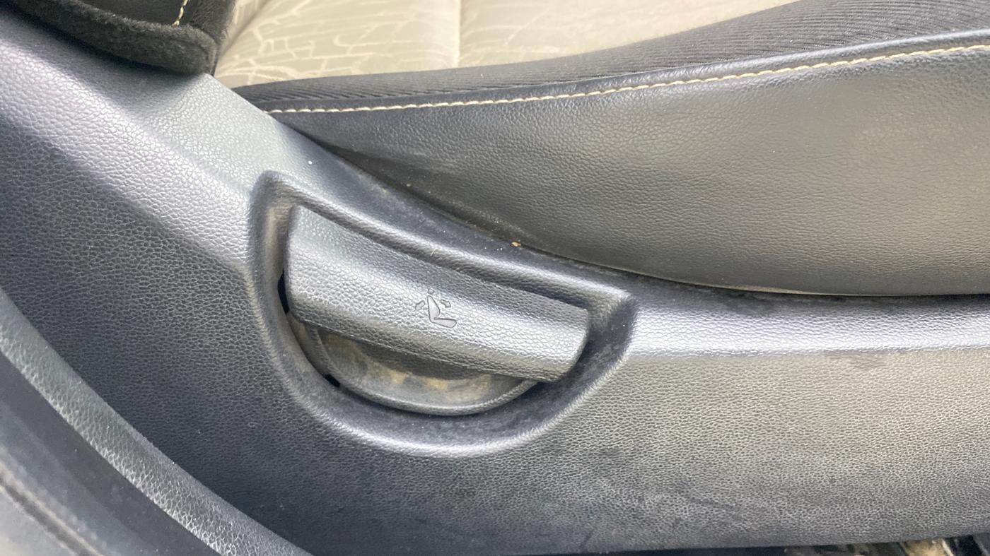 2015 Hyundai Grand i10 SPORTZ 1.1 CRDI, Diesel, Manual, 97,024 km, Driver Side Adjustment Panel