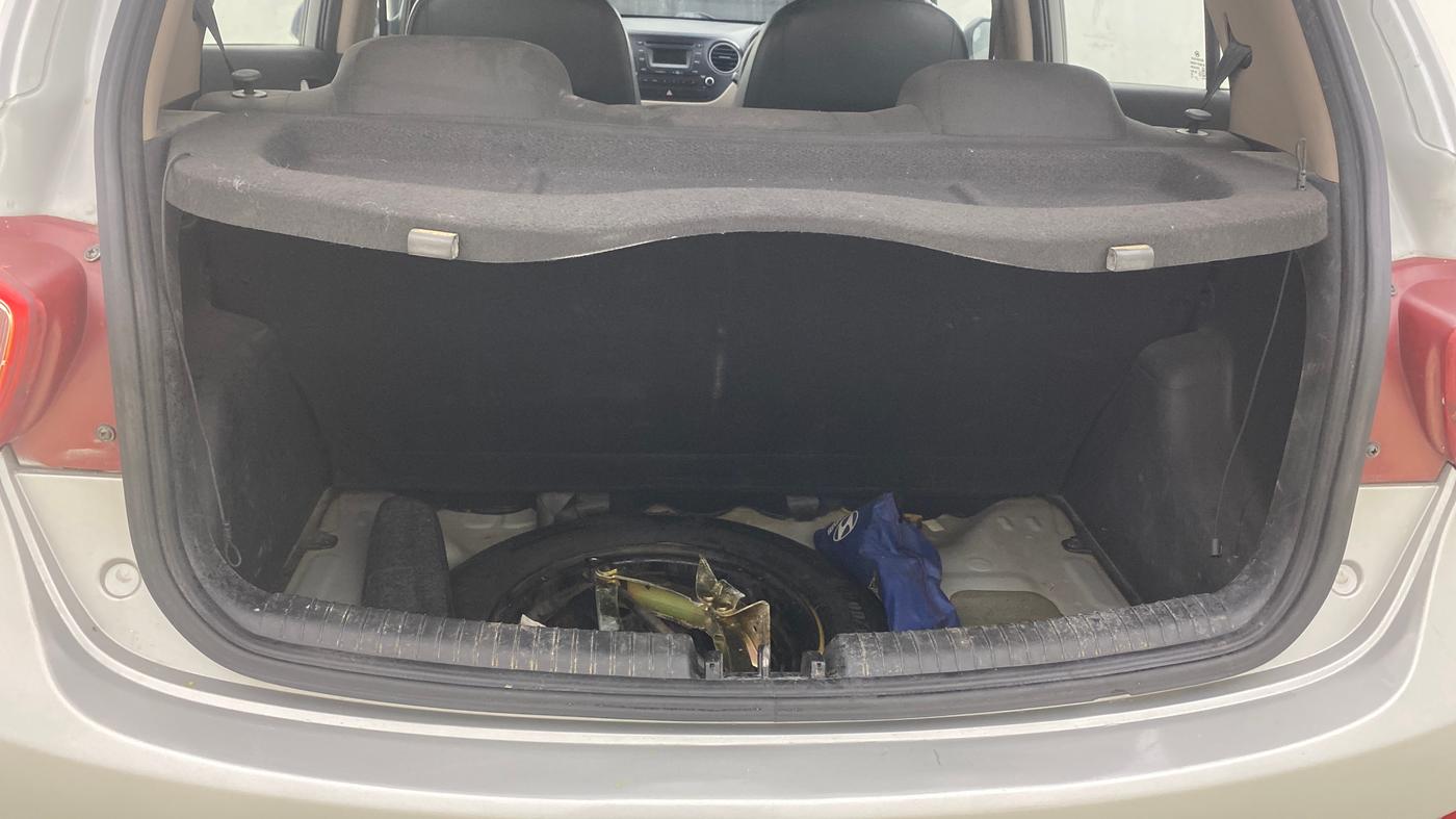 2015 Hyundai Grand i10 SPORTZ 1.1 CRDI, Diesel, Manual, 97,024 km, Boot Inside