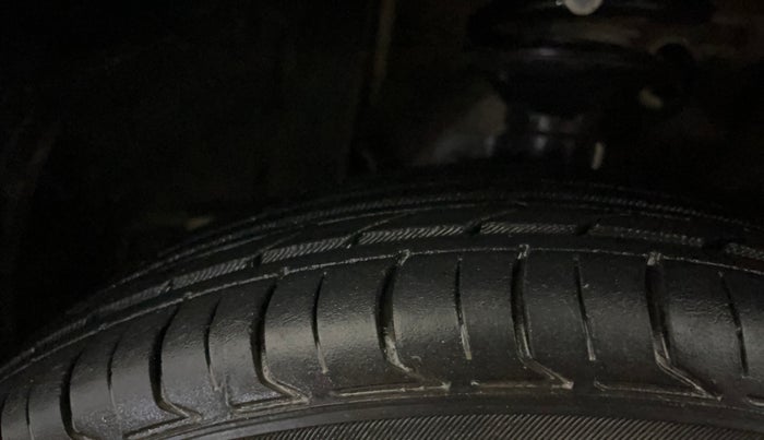 2021 Maruti New Wagon-R LXI CNG 1.0, CNG, Manual, 68,789 km, Left Front Tyre Tread