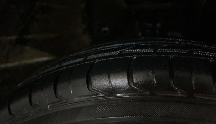 2021 Maruti New Wagon-R LXI CNG 1.0, CNG, Manual, 68,789 km, Right Front Tyre Tread