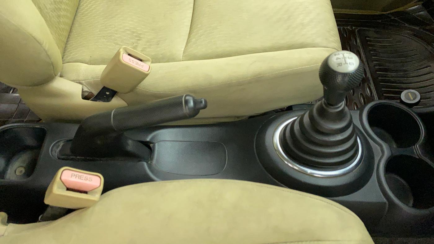 2015 Honda Amaze 1.2L I-VTEC S, Petrol, Manual, 1,14,329 km, Gear Lever