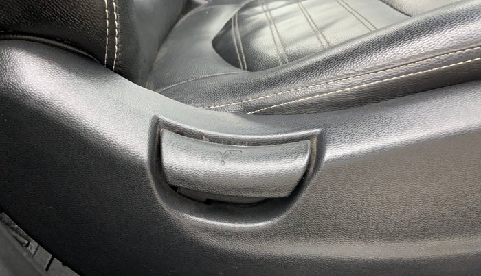 2017 Hyundai Creta E PLUS 1.6 PETROL, Petrol, Manual, 72,717 km, Driver Side Adjustment Panel