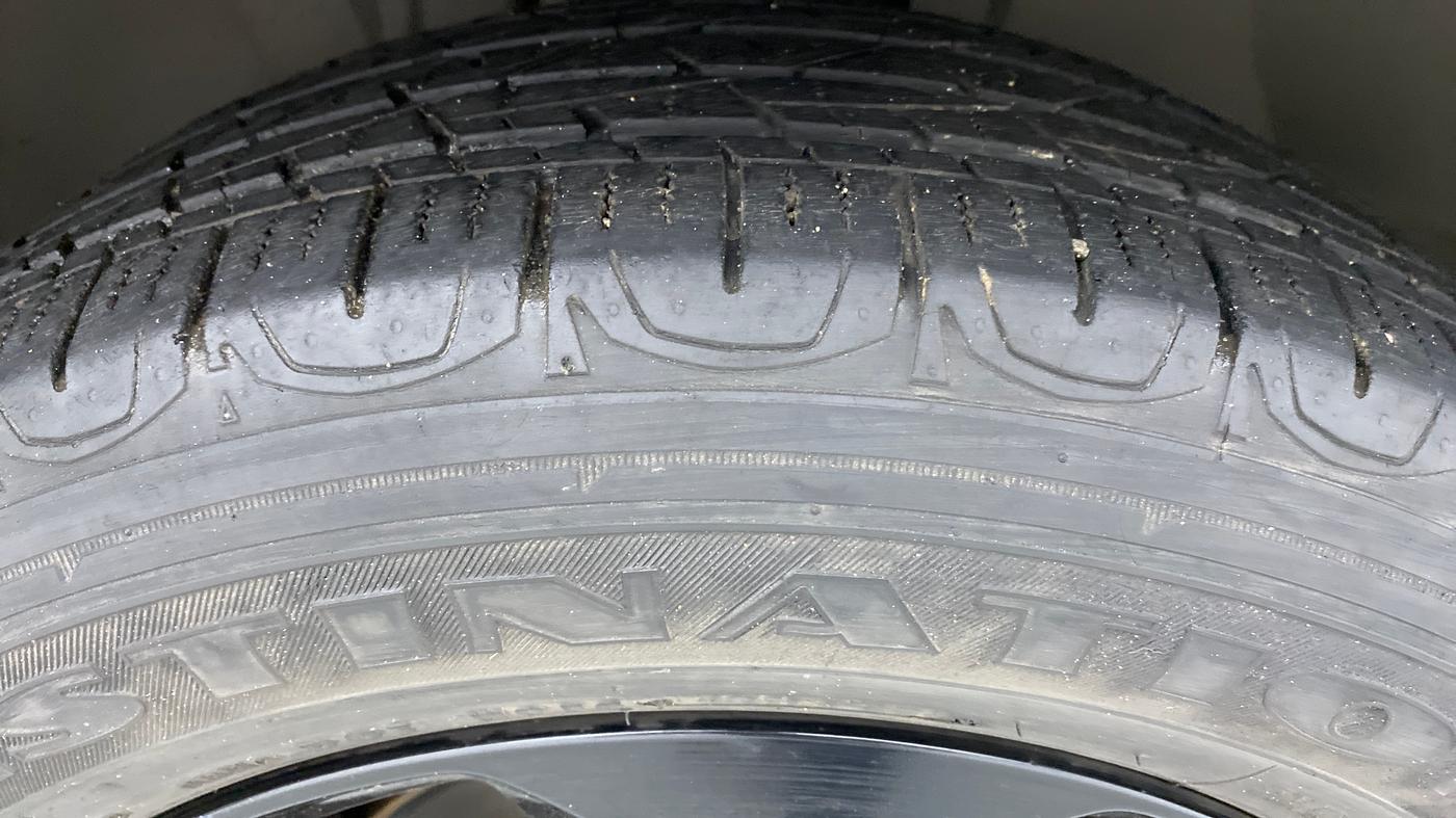 2017 Jeep Compass LIMITED O 1.4 AT, Petrol, Automatic, 38,602 km, Right Front Tyre Tread