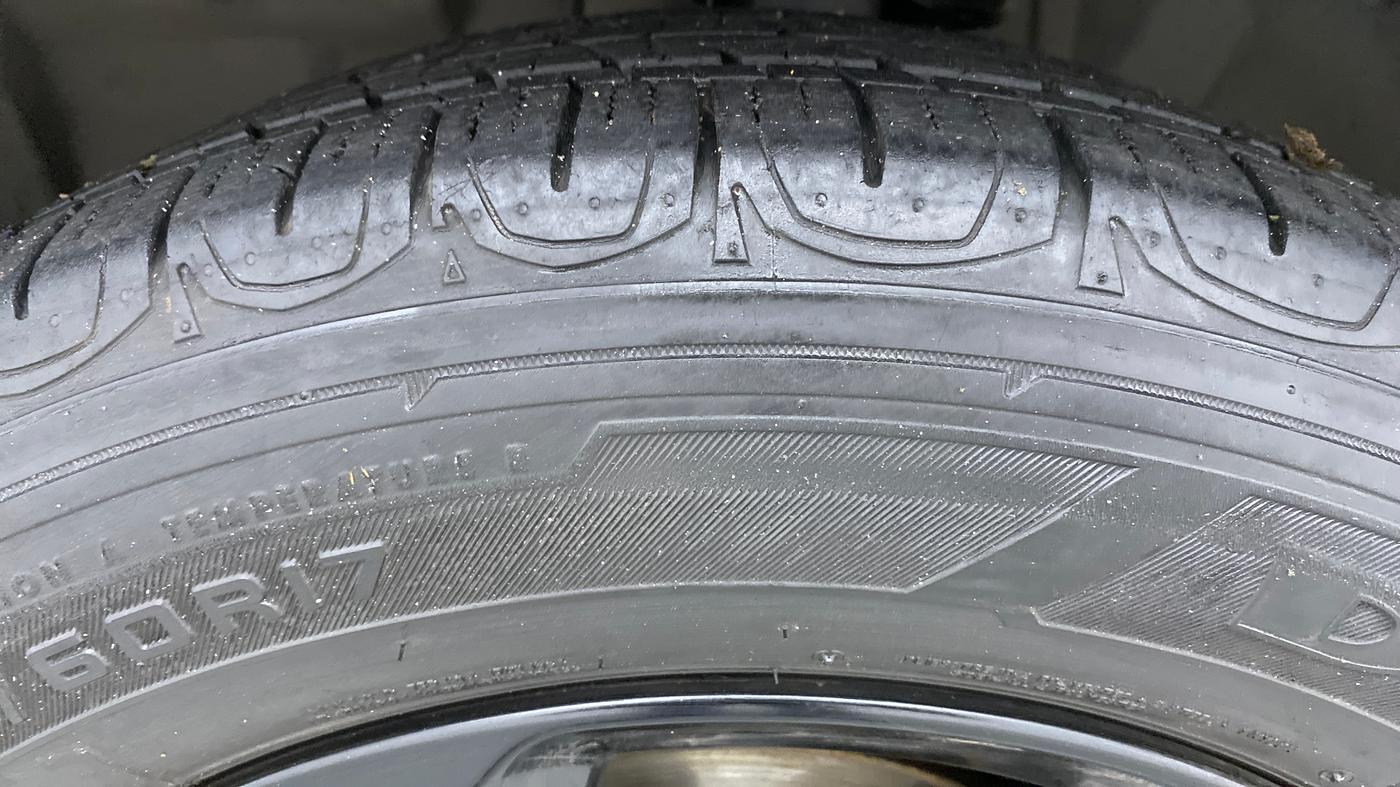 2017 Jeep Compass LIMITED O 1.4 AT, Petrol, Automatic, 38,602 km, Left Front Tyre Tread
