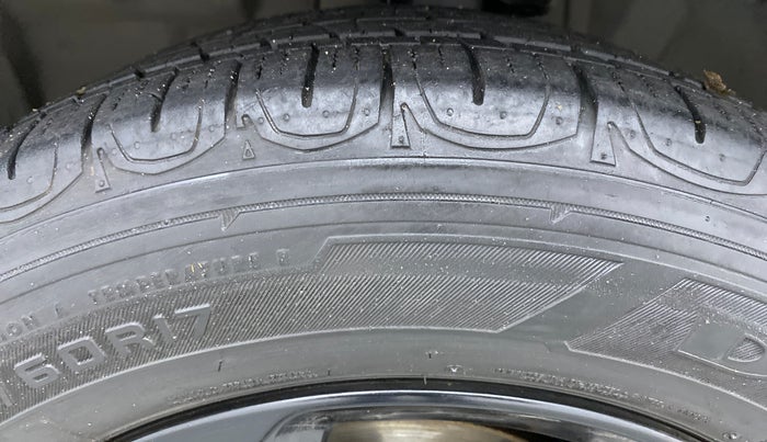 2017 Jeep Compass LIMITED O 1.4 AT, Petrol, Automatic, 38,602 km, Left Front Tyre Tread
