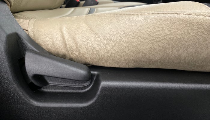 2017 Maruti Wagon R 1.0 VXI, Petrol, Manual, 39,061 km, Driver Side Adjustment Panel