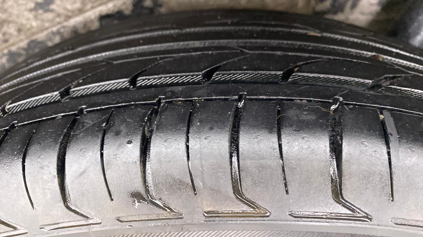 2017 Maruti Wagon R 1.0 VXI, Petrol, Manual, 39,061 km, Left Front Tyre Tread