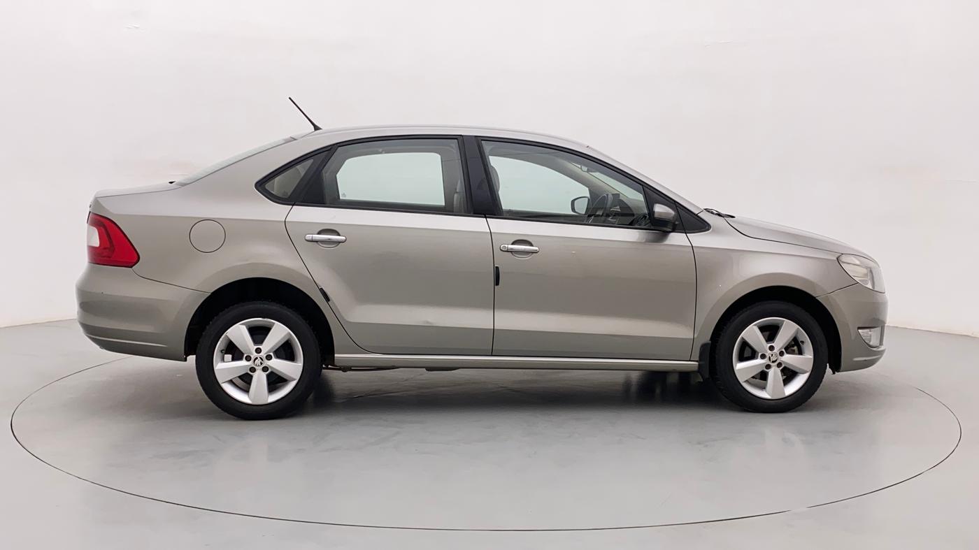 2016 Skoda Rapid 1.6 MPI STYLE PLUS MT, Petrol, Manual, 34,168 km, Right Side View