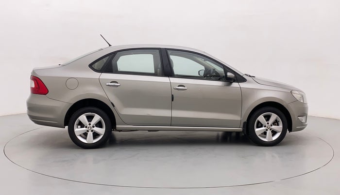 2016 Skoda Rapid 1.6 MPI STYLE PLUS MT, Petrol, Manual, 34,168 km, Right Side View