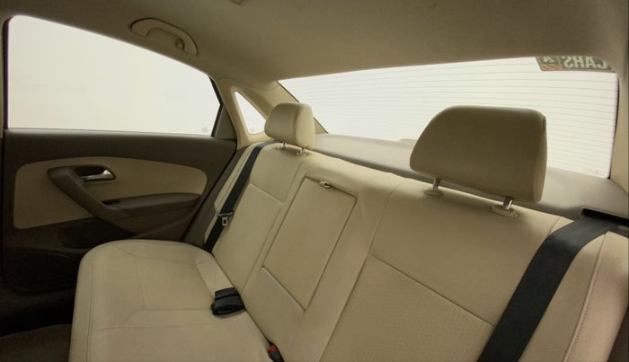 2016 Skoda Rapid 1.6 MPI STYLE PLUS MT, Petrol, Manual, 34,168 km, Right Side Rear Door Cabin