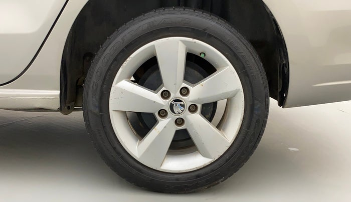 2016 Skoda Rapid 1.6 MPI STYLE PLUS MT, Petrol, Manual, 34,168 km, Left Rear Wheel
