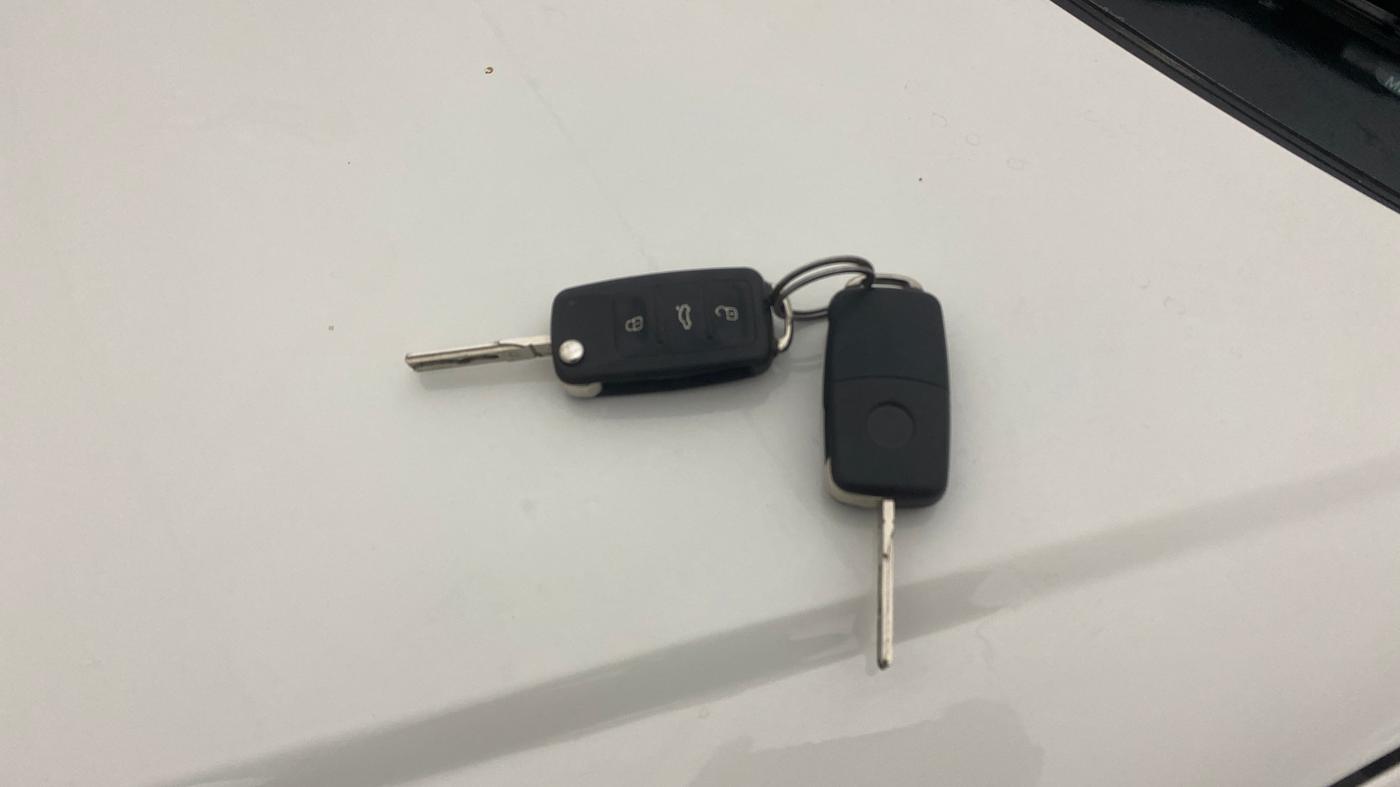 2016 Volkswagen Vento COMFORTLINE 1.2 TSI AT, Petrol, Automatic, 65,952 km, Key Close Up
