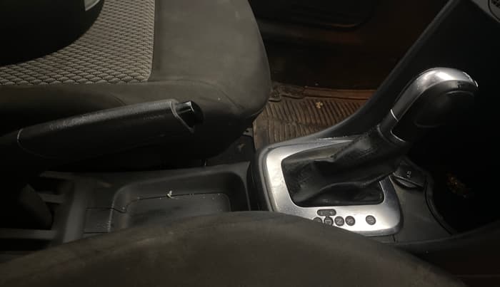 2016 Volkswagen Vento COMFORTLINE 1.2 TSI AT, Petrol, Automatic, 65,900 km, Gear Lever