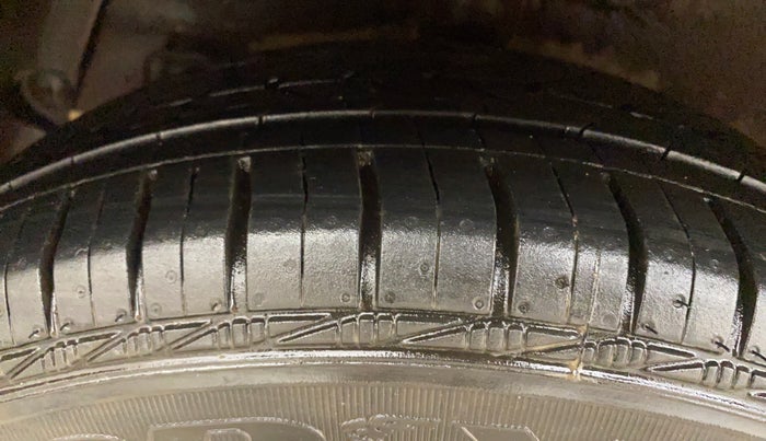 2015 Hyundai Xcent SX 1.2, Petrol, Manual, 1,14,980 km, Right Rear Tyre Tread