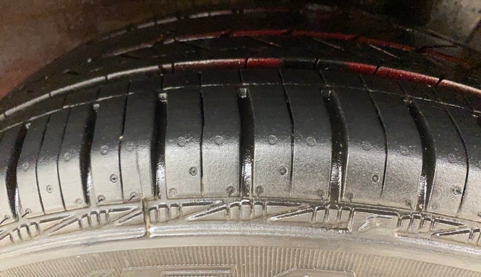 2015 Hyundai Xcent SX 1.2, Petrol, Manual, 1,14,980 km, Left Rear Tyre Tread