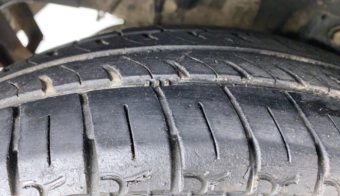 2012 Hyundai Eon D LITE PLUS, Petrol, Manual, 44,480 km, Right Rear Tyre Tread