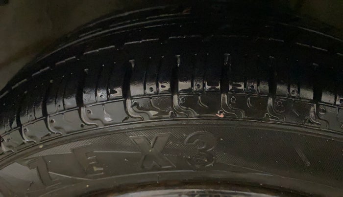 2015 Maruti Alto K10 VXI, Petrol, Manual, 1,59,715 km, Left Front Tyre Tread