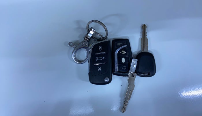 2019 Maruti Alto 800 LXI, CNG, Manual, 95,614 km, Key Close Up