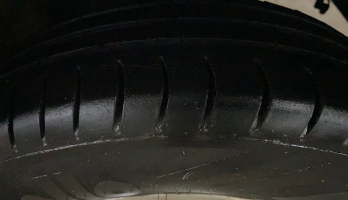 2019 Maruti Alto 800 LXI, CNG, Manual, 95,614 km, Left Rear Tyre Tread
