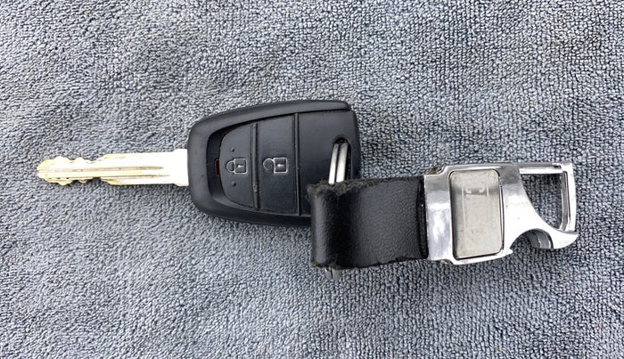 2019 Hyundai NEW SANTRO SPORTZ MT, Petrol, Manual, 60,207 km, Key Close Up