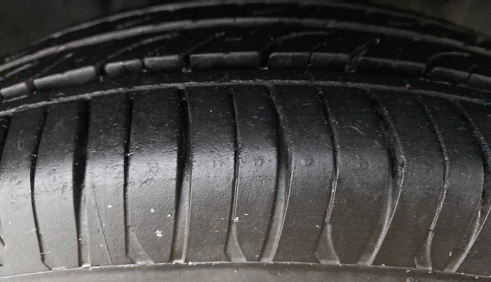 2010 Maruti Zen Estilo LXI, Petrol, Manual, 34,888 km, Right Front Tyre Tread