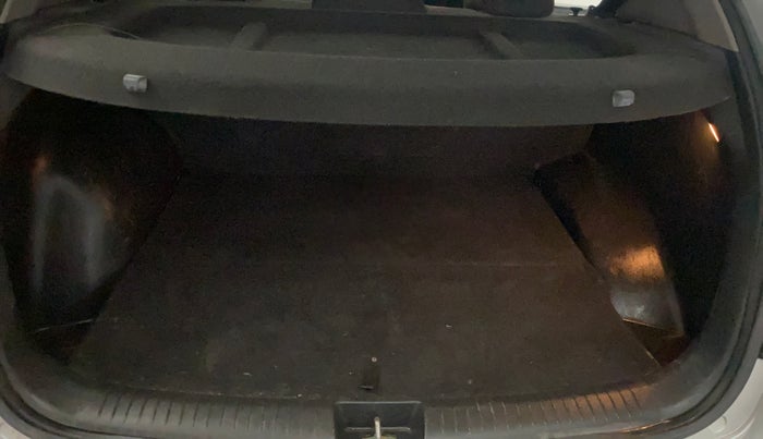 2015 Hyundai Creta SX PLUS 1.6 PETROL, Petrol, Manual, 37,371 km, Boot Inside