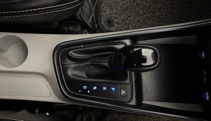 2023 Hyundai NEW I20 SPORTZ 1.2 IVT, Petrol, Automatic, 38,313 km, Gear Lever