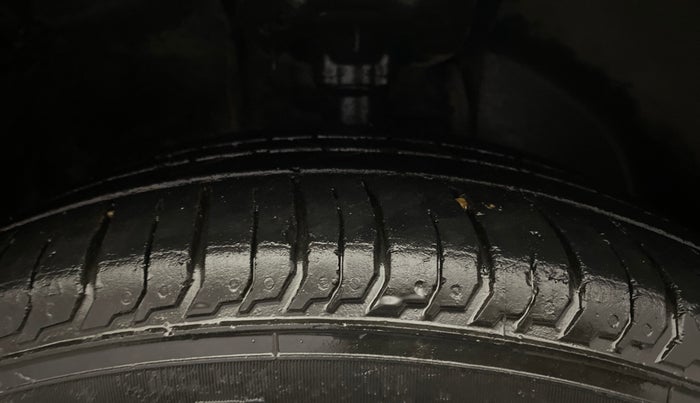 2023 Hyundai NEW I20 SPORTZ 1.2 IVT, Petrol, Automatic, 38,313 km, Right Front Tyre Tread