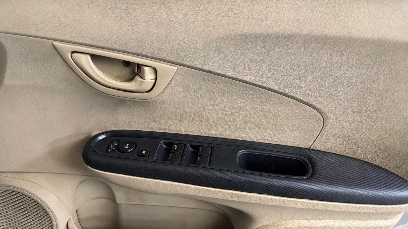 2015 Honda Mobilio 1.5L I-VTEC S, Petrol, Manual, 38,280 km, Driver Side Door Panels Control