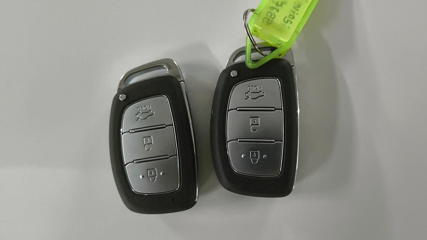 2022 Hyundai GRAND I10 NIOS ASTA 1.2 KAPPA VTVT, Petrol, Manual, 74,364 km, Key Close Up