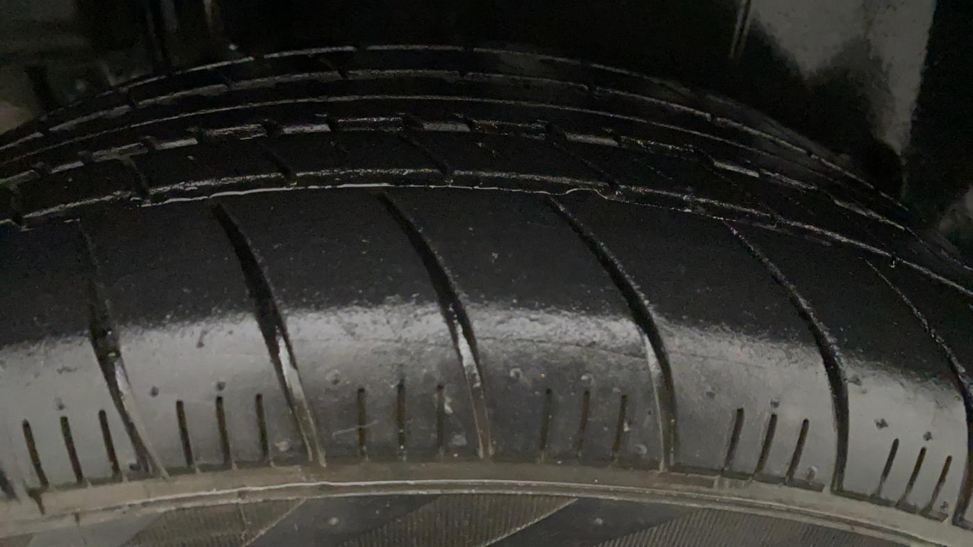 2016 Maruti Ciaz VXI, CNG, Manual, 1,05,437 km, Left Rear Tyre Tread