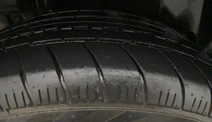 2016 Maruti Ciaz VXI, CNG, Manual, 1,05,437 km, Left Rear Tyre Tread