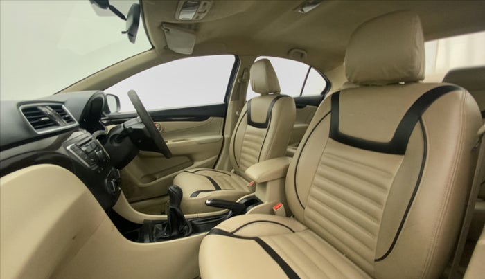 2016 Maruti Ciaz VXI, CNG, Manual, 1,05,437 km, Right Side Front Door Cabin
