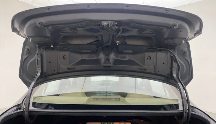 2016 Maruti Ciaz VXI, CNG, Manual, 1,05,437 km, Boot Door Open
