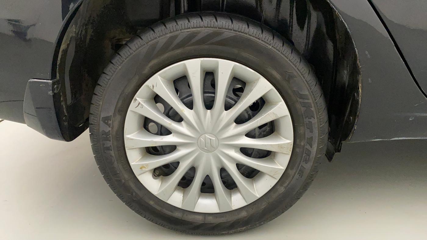 2016 Maruti Ciaz VXI, CNG, Manual, 1,05,437 km, Right Rear Wheel