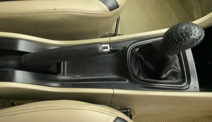 2016 Maruti Ciaz VXI, CNG, Manual, 1,05,437 km, Gear Lever