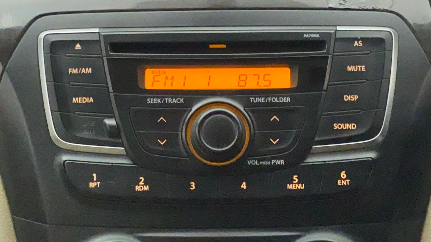 2016 Maruti Ciaz VXI, CNG, Manual, 1,05,437 km, Infotainment System