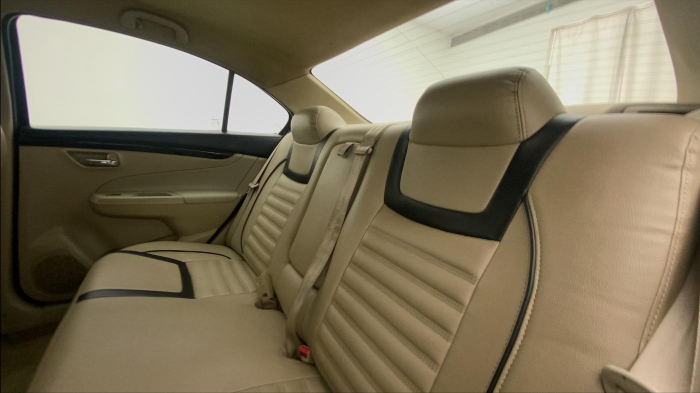 2016 Maruti Ciaz VXI, CNG, Manual, 1,05,437 km, Right Side Rear Door Cabin