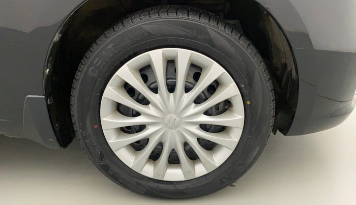 2016 Maruti Ciaz VXI, CNG, Manual, 1,05,437 km, Right Front Wheel