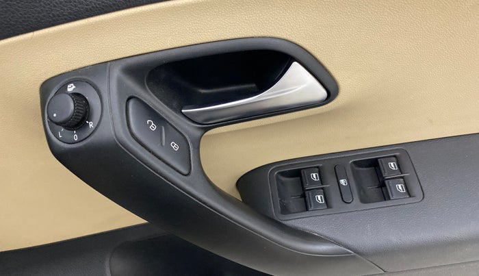 2017 Volkswagen Polo HIGHLINE1.5L, Diesel, Manual, 96,934 km, Driver Side Door Panels Control