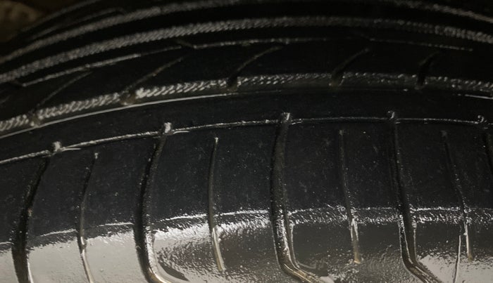 2017 Volkswagen Polo HIGHLINE1.5L, Diesel, Manual, 96,934 km, Right Front Tyre Tread