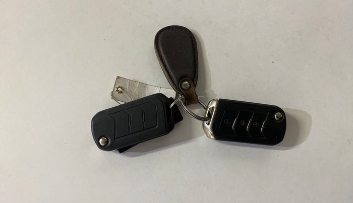 2022 Mahindra Thar LX HARD TOP 4WD MT, Diesel, Manual, 72,179 km, Key Close Up