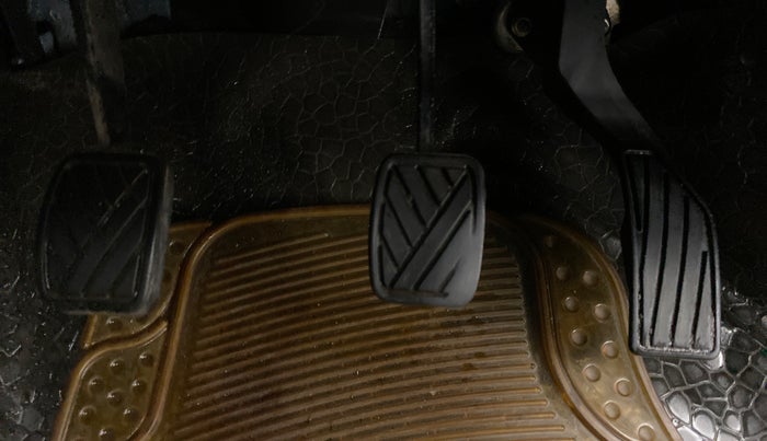 2014 Maruti Swift VXI, Petrol, Manual, 56,288 km, Pedals