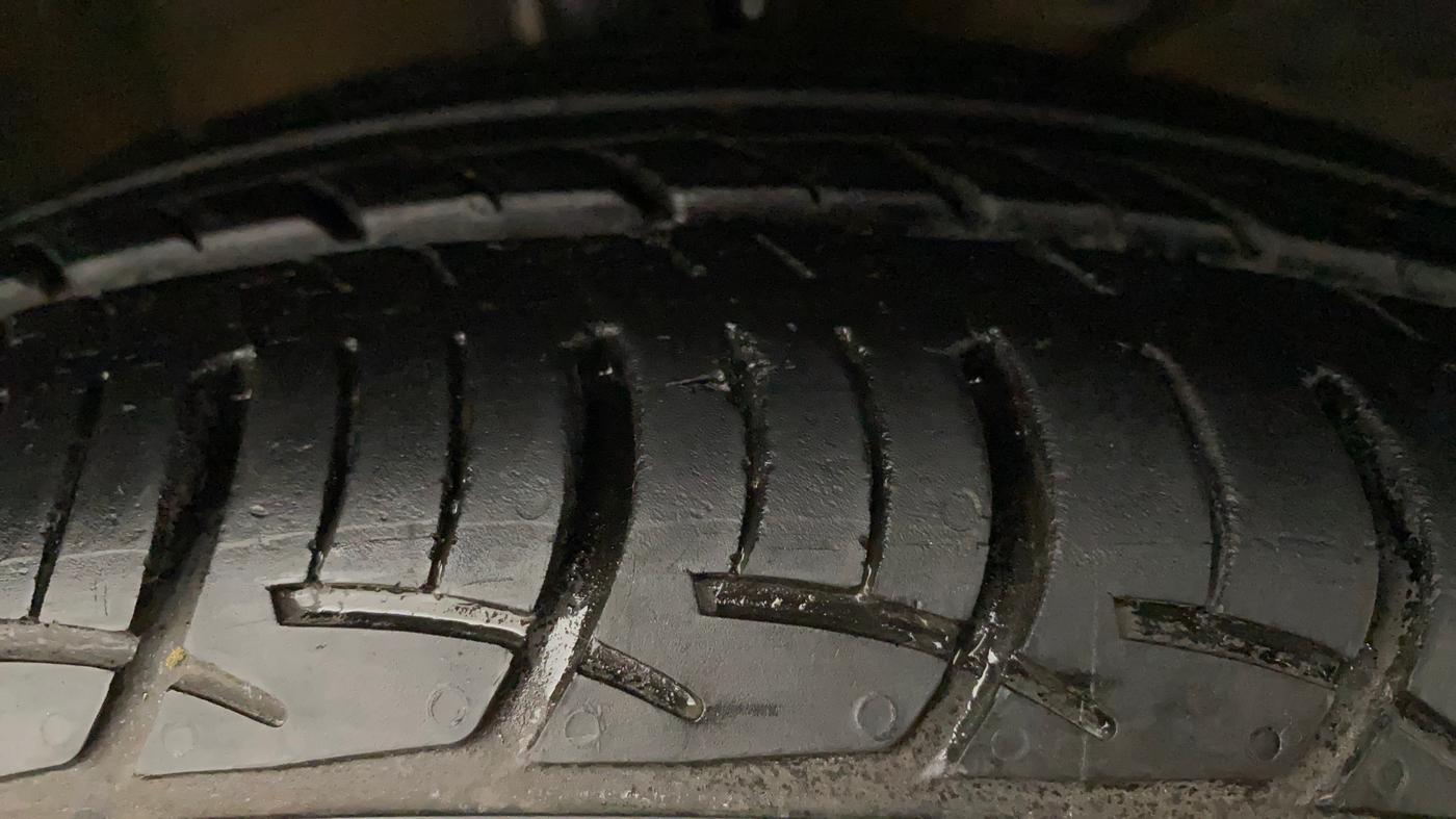 2019 Maruti Baleno DELTA PETROL 1.2, Petrol, Manual, 39,787 km, Right Front Tyre Tread